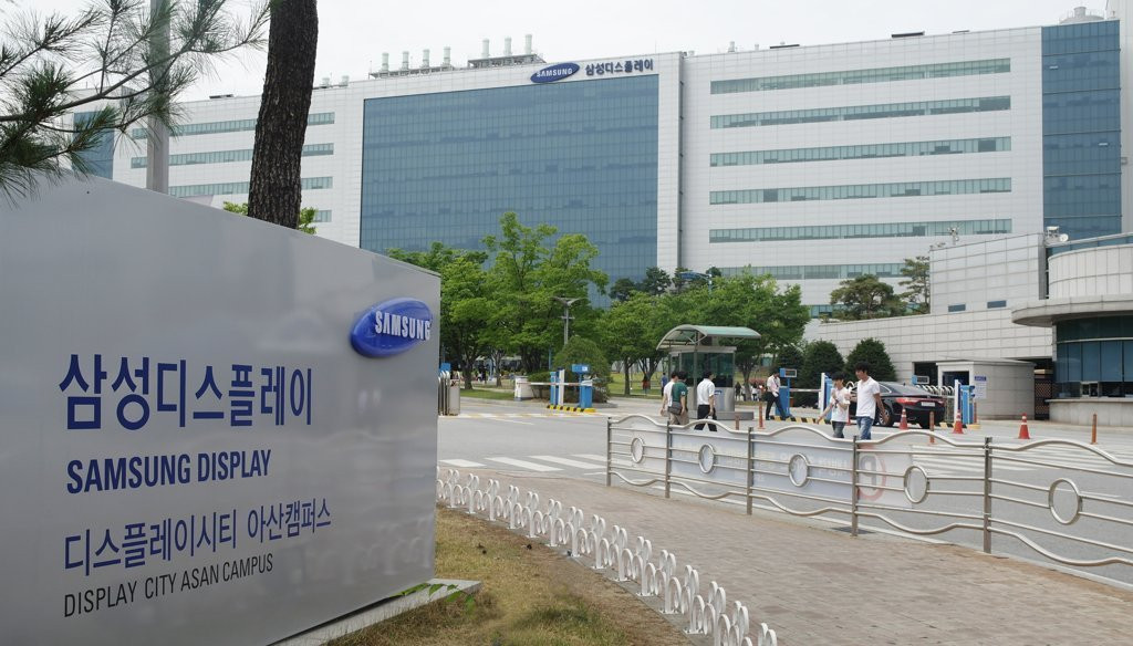 Samsung, LG được phép gửi kỹ sư đến Việt Nam - Ảnh 1.