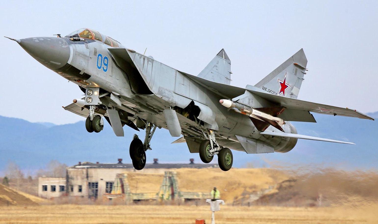 MiG-31 Nga đối đầu F-22 Mỹ: Kẻ nào bắn tan xác đối thủ khi không chiến? - Ảnh 3.