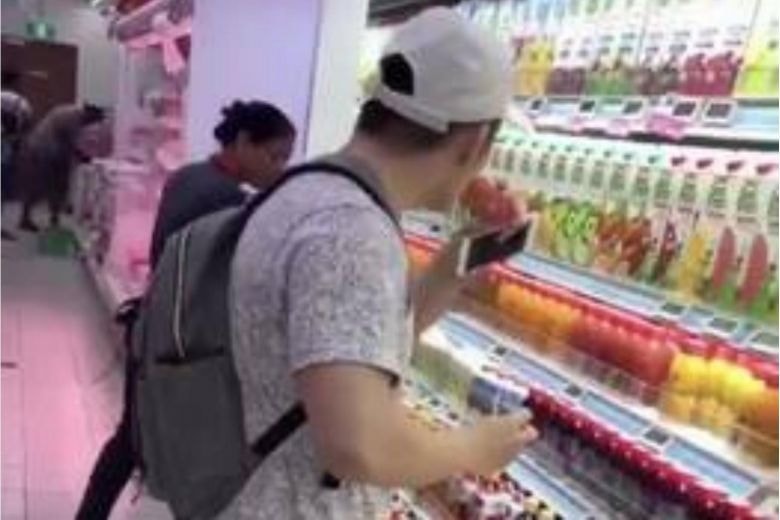 2 thanh niên uống trộm nước trong siêu thị còn dọa lan truyền Covid-19, tưởng được khen 