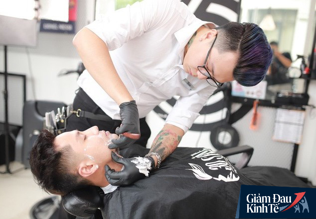 CEO chuỗi cắt tóc đàn ông lớn nhất Việt Nam: Sợ khách hàng ở nhà lâu quá không chịu nổi, tự cắt trọc hết thì 30Shine thất nghiệp dài” - Ảnh 1.