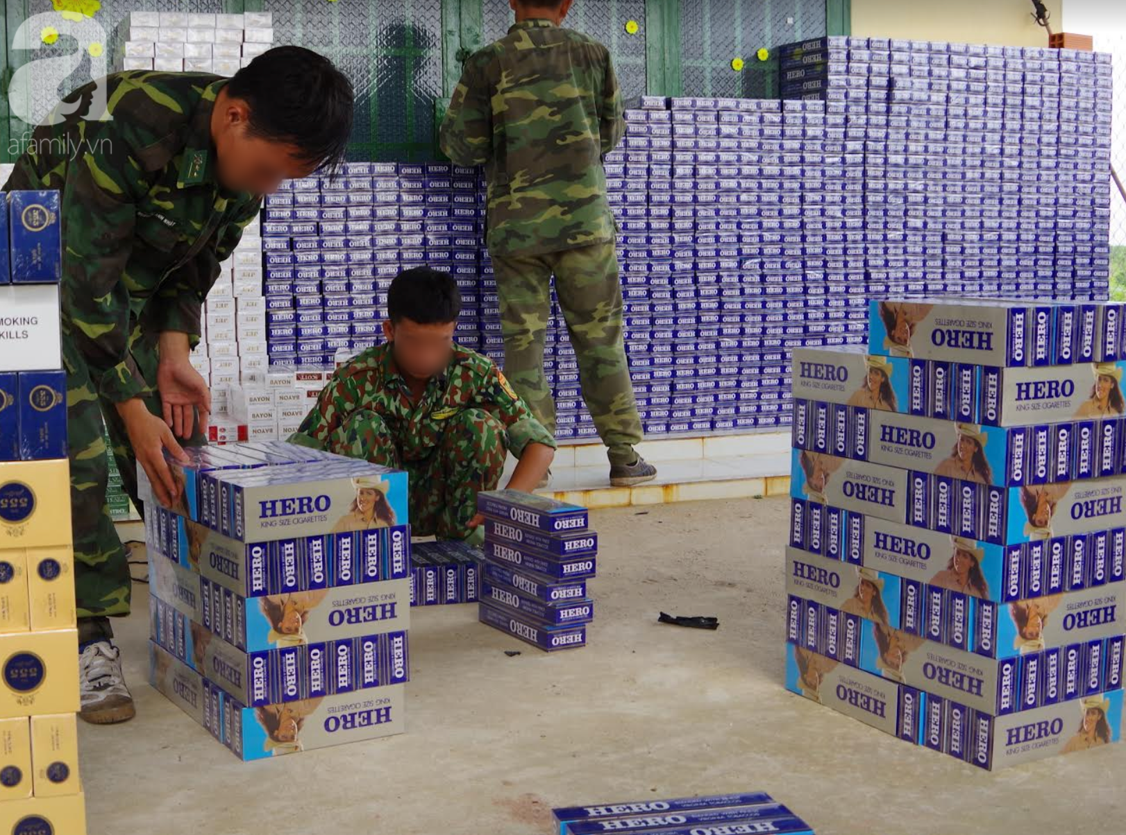 Tây Ninh: Phát hiện hàng chục ngàn bao thuốc lá nghi nhập lậu trong ngày cuối cách ly xã hội, nhiều nhất từ trước tới nay - Ảnh 2.