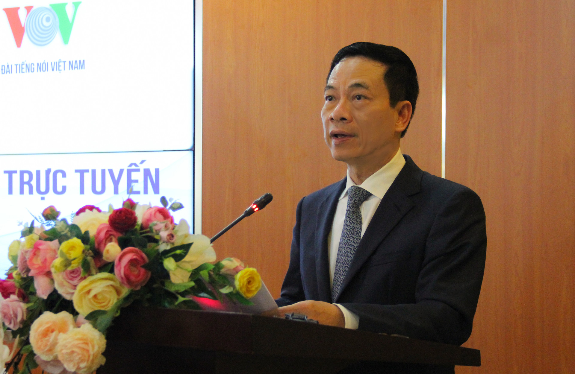 Bộ trưởng Nguyễn Mạnh Hùng: Covid-19 là cơ hội để bứt phá trong chuyển đổi số - Ảnh 2.