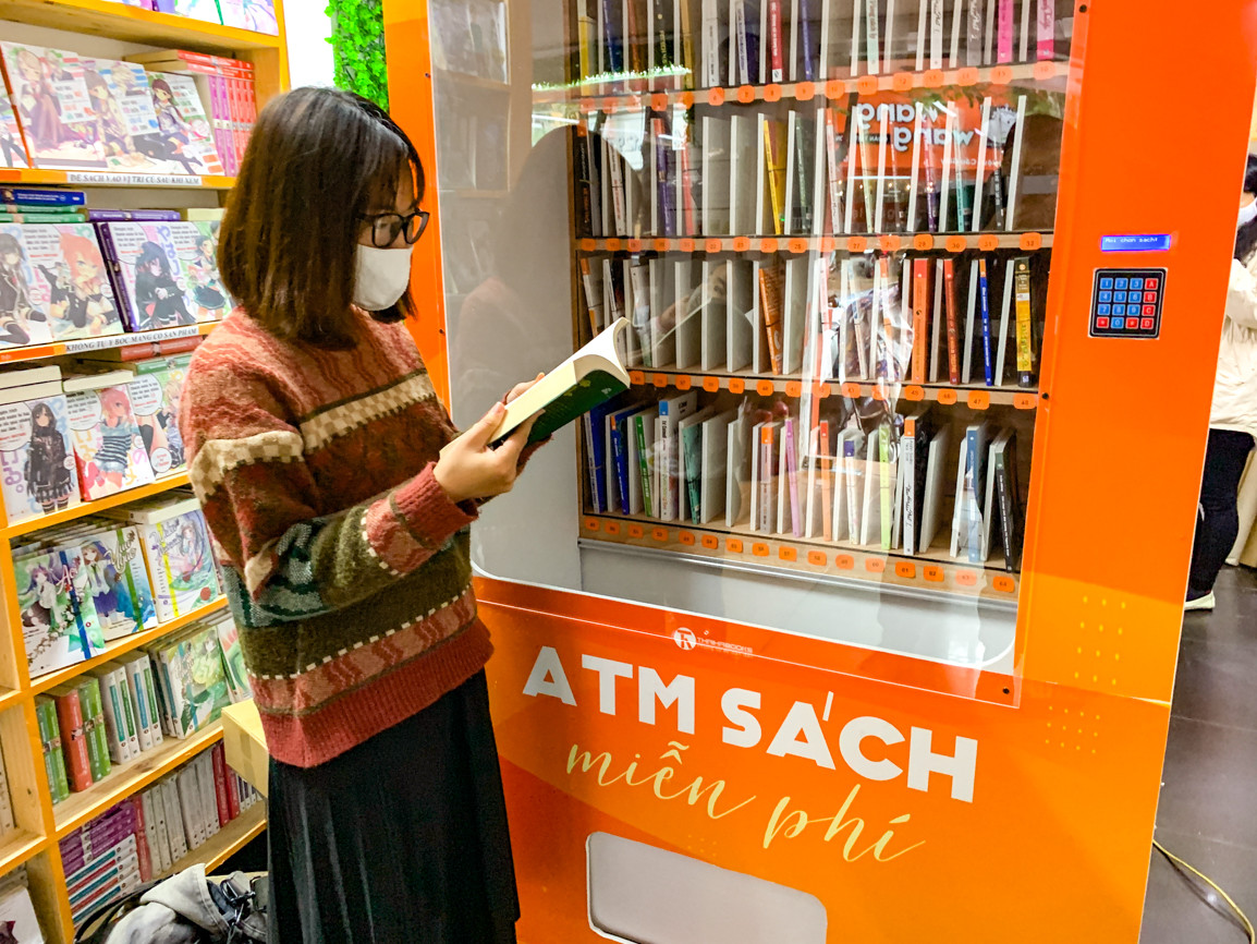 ATM sách miễn phí cho người nghèo đã có mặt ở Hà Nội - Ảnh 2.