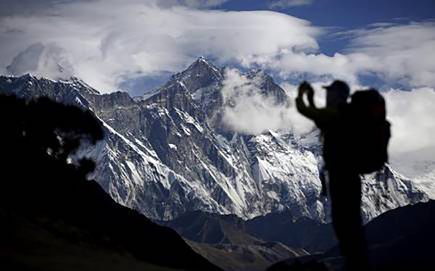 Sóng 5G đã phủ trên đỉnh núi Everest - Ảnh 1.