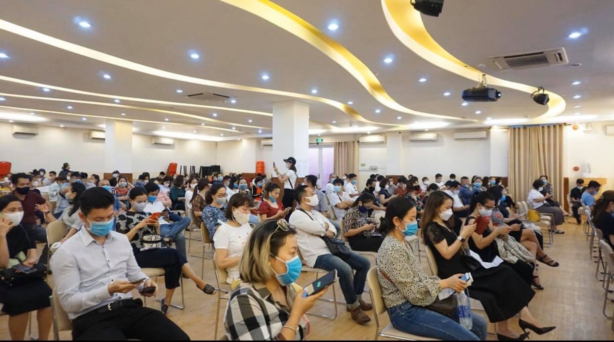 Vụ phụ huynh trường Quốc tế kéo đến trường phản ứng về việc đóng học phí mùa dịch: Sở Giáo dục và Đào tạo TP.HCM lên tiếng - Ảnh 3.