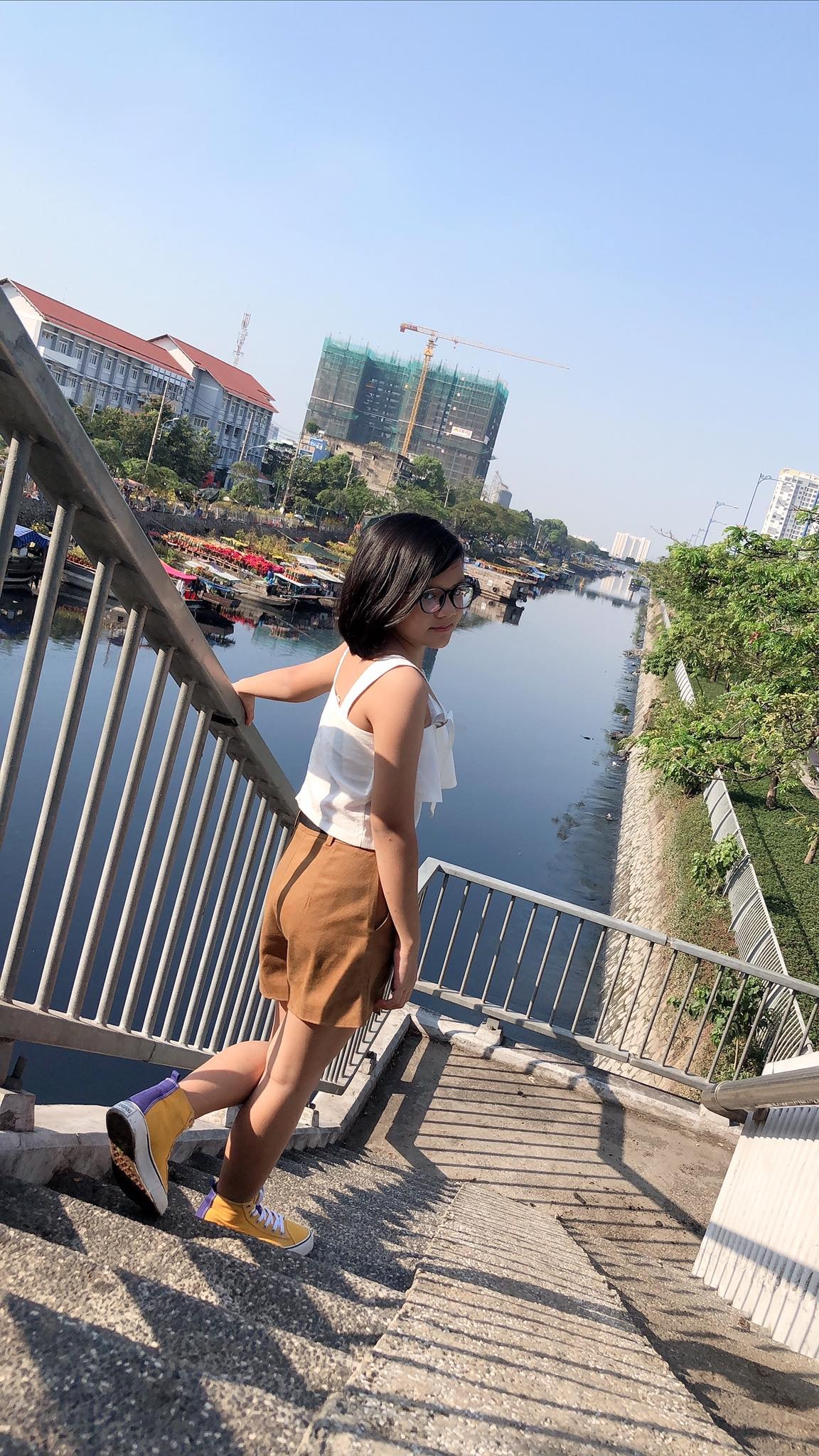 Con gái viết một bài thơ dài tả 