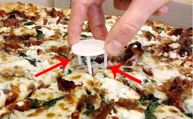 Order pizza về nhà mãi, giờ mới biết công dụng của tấm nhựa trắng 3 chân này để làm gì - Ảnh 1.