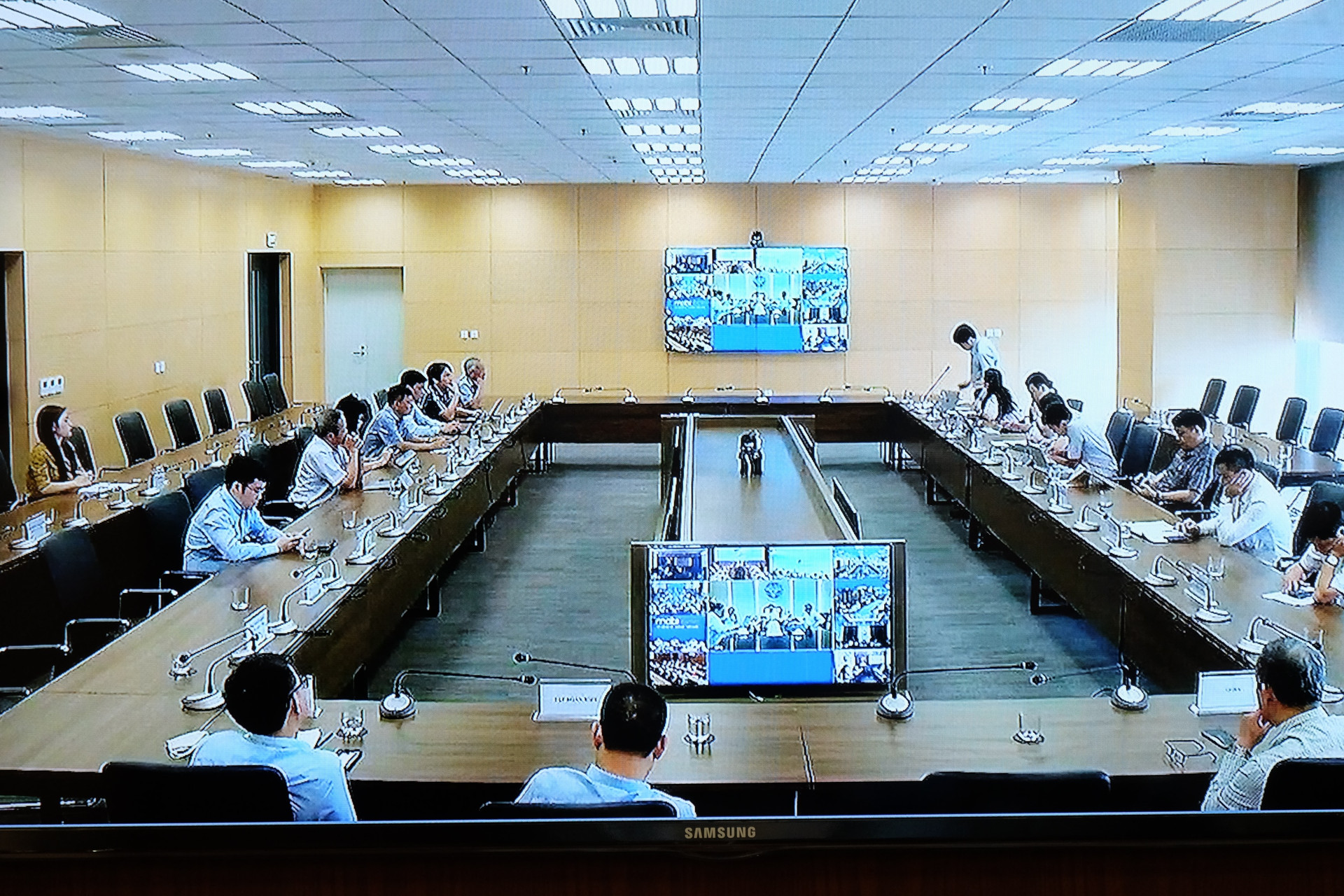 Bộ trưởng Nguyễn Mạnh Hùng: Nhiều cơ hội cho doanh nghiệp từ Covid-19 - Ảnh 2.