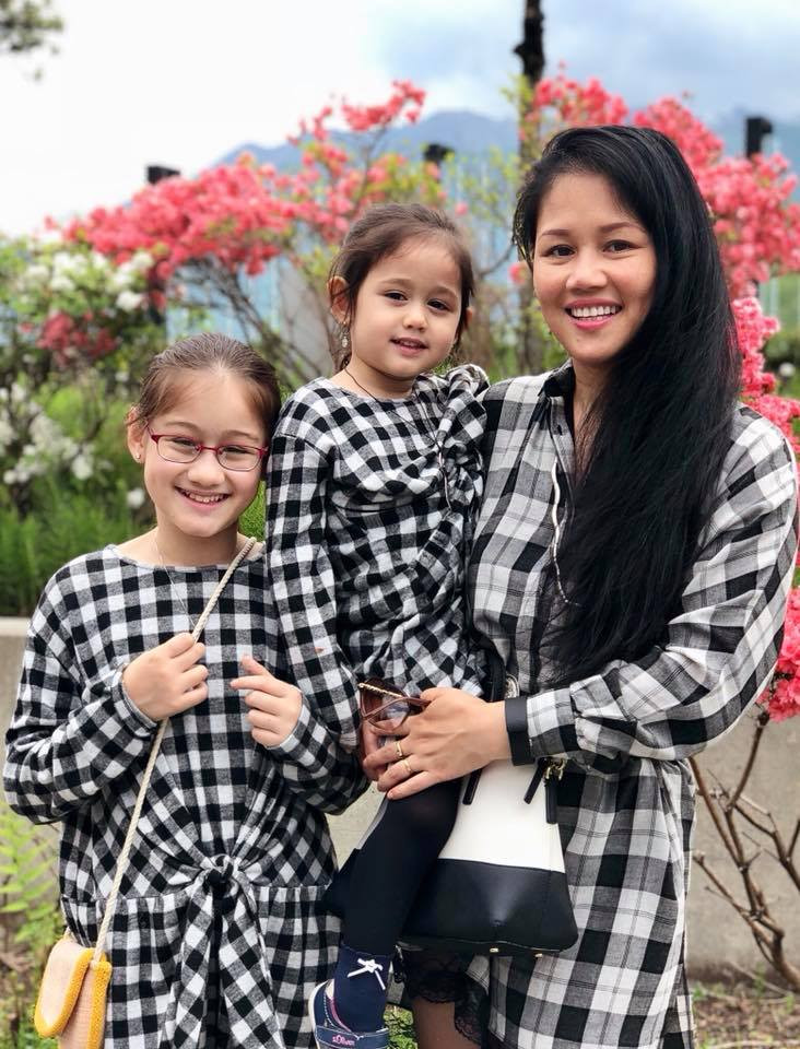 Ngày của Mẹ: Nghe tâm sự của mẹ Việt ở Thụy Sỹ dạy 2 con gái nói tiếng mẹ đẻ siêu đỉnh, chấp nhận từ bỏ công việc ở nhà để 