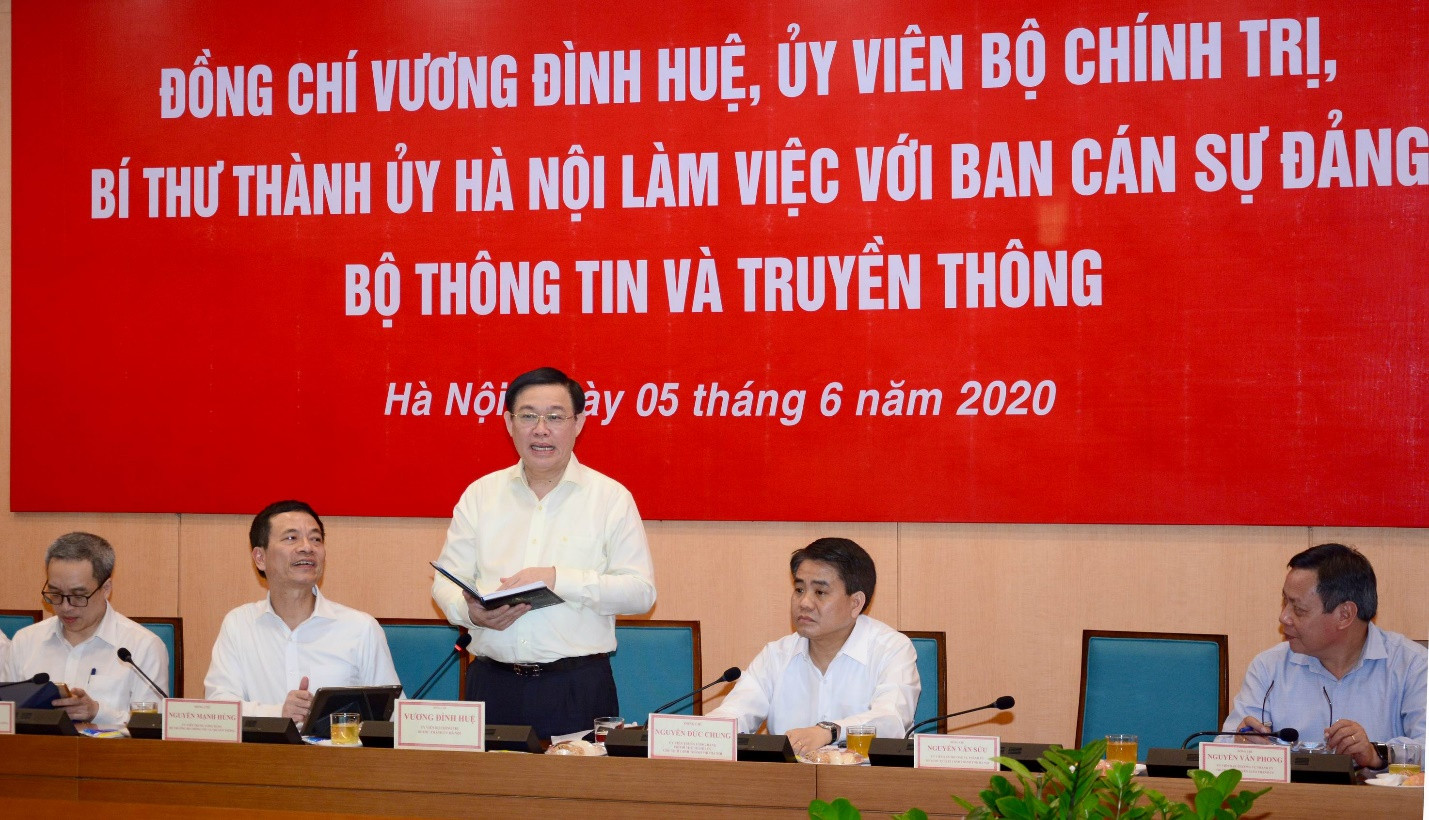 Thành ủy Hà Nội hợp tác toàn diện với Bộ TTTT thúc đẩy chuyển đổi số - Ảnh 1.