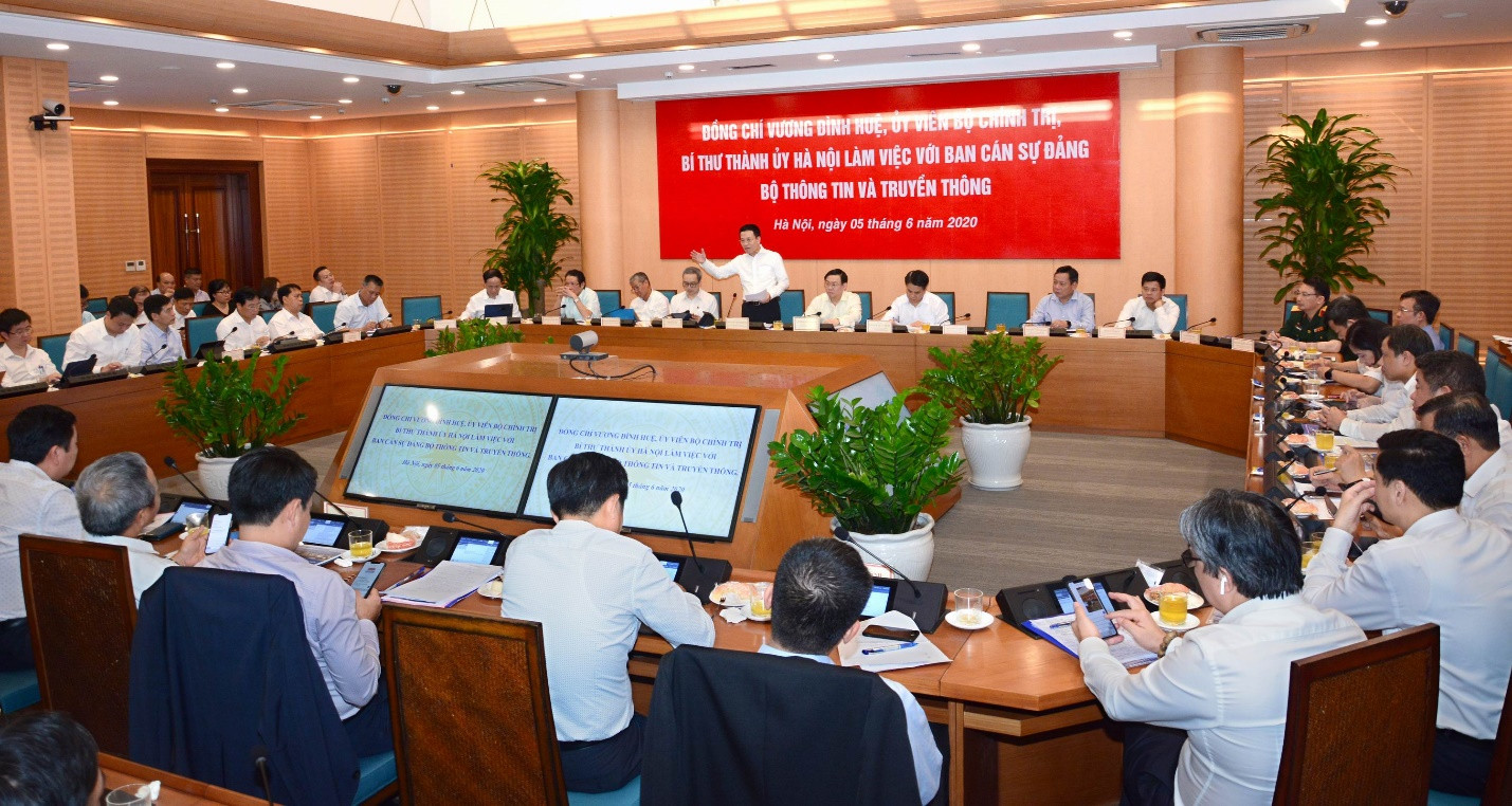 Thành ủy Hà Nội hợp tác toàn diện với Bộ TTTT thúc đẩy chuyển đổi số - Ảnh 2.