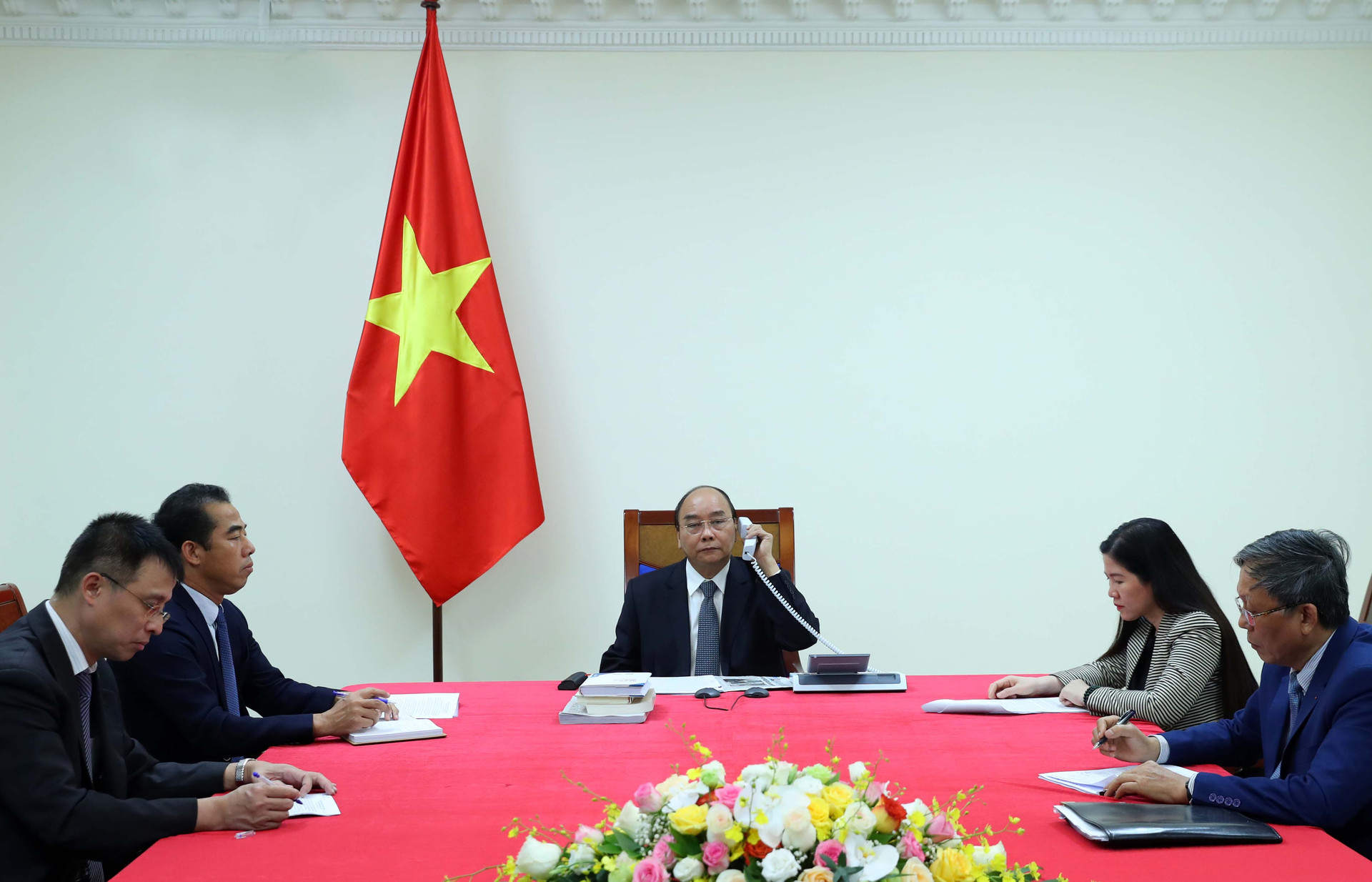 Việt Nam sẵn sàng hợp tác với Pháp và các đối tác để cùng vượt qua giai đoạn khó khăn - Ảnh 1.