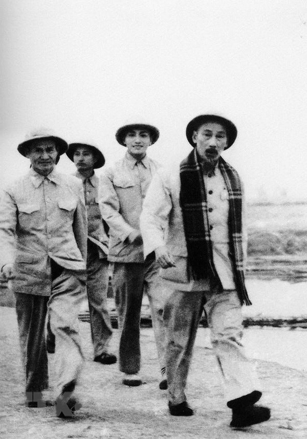Hồ Chí Minh - người sáng lập, nhà báo vĩ đại của báo chí Cách mạng VN - Ảnh 2.