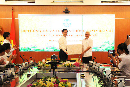 Bộ TT&TT và UBND tỉnh Bình Phước tăng cường hợp tác trong lĩnh vực TT&TT - Ảnh 3.