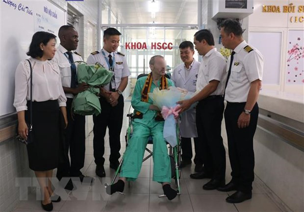 Báo chí Anh phản ánh đậm nét việc bệnh nhân 91 tại Việt Nam xuất viện - Ảnh 1.