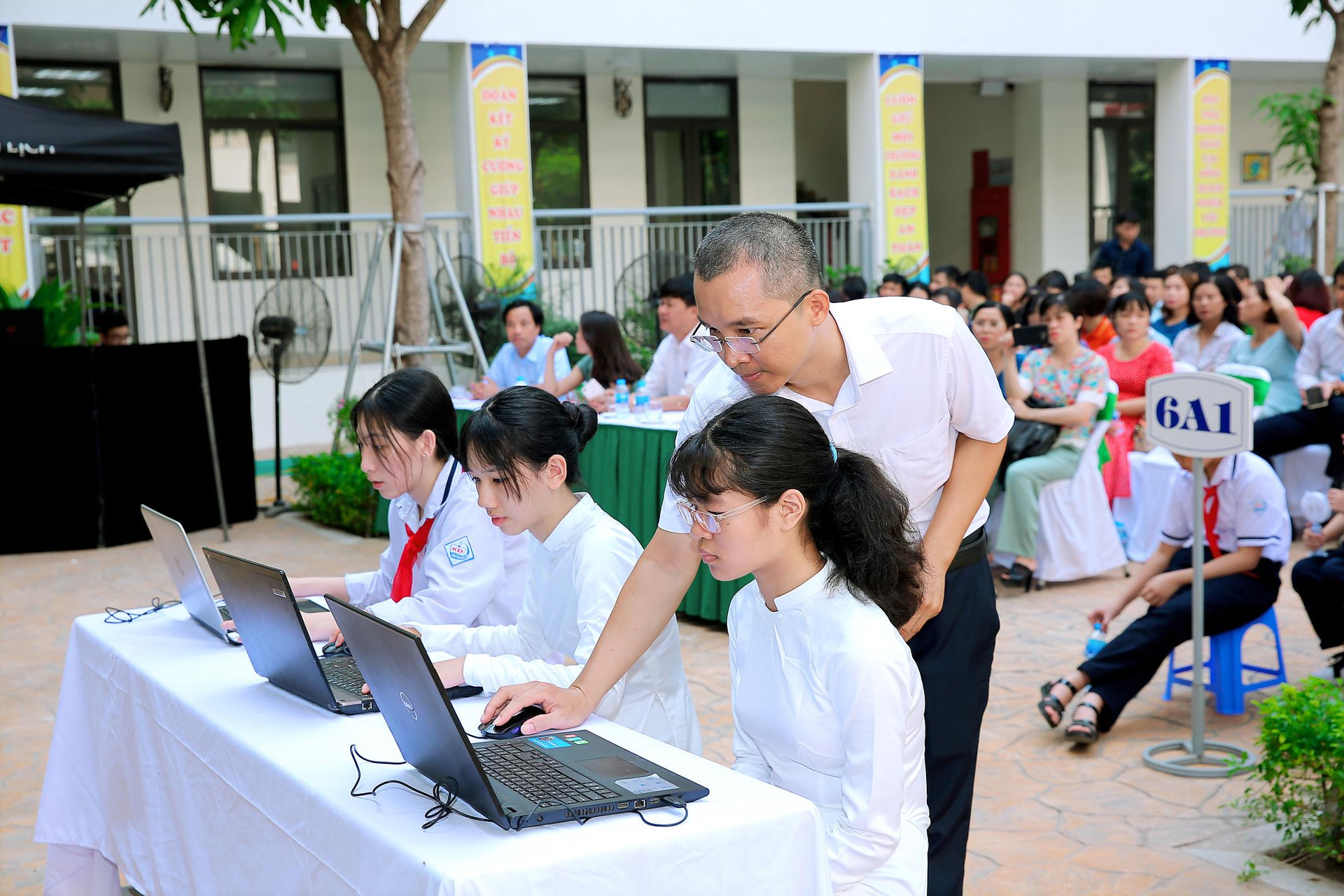 Ngành GDĐT Hà Nội triển khai hiệu quả dịch vụ công trực tuyến mức độ 3, 4  - Ảnh 2.