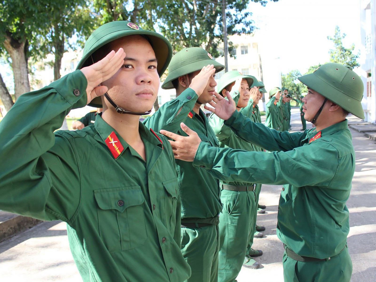Từ 21/8/2020, học viên đào tạo sĩ quan dự bị được tham gia BHYT - Ảnh 1.