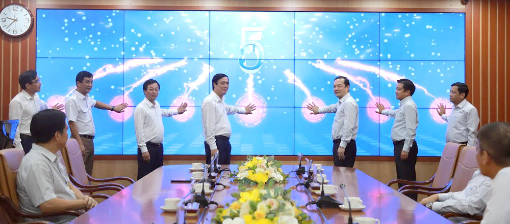 Phú Thọ khai trương Trung tâm điều hành thông tin, thúc đẩy chuyển đổi số - Ảnh 1.