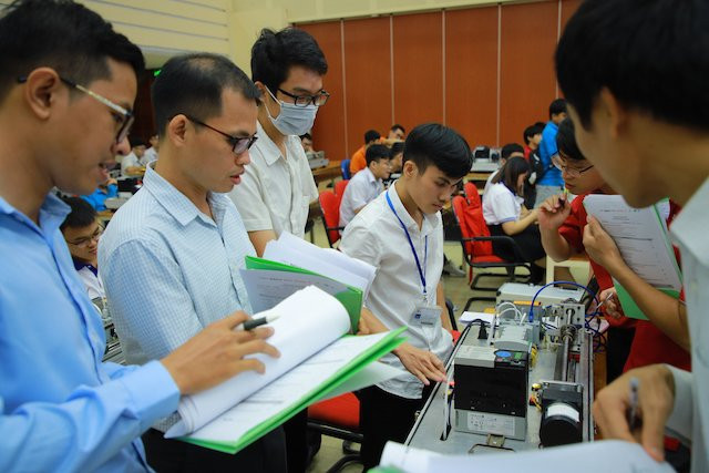 Sinh viên ngành kỹ thuật tại Việt Nam hướng đến cuộc thi tự động hóa lần 2 - Ảnh 1.
