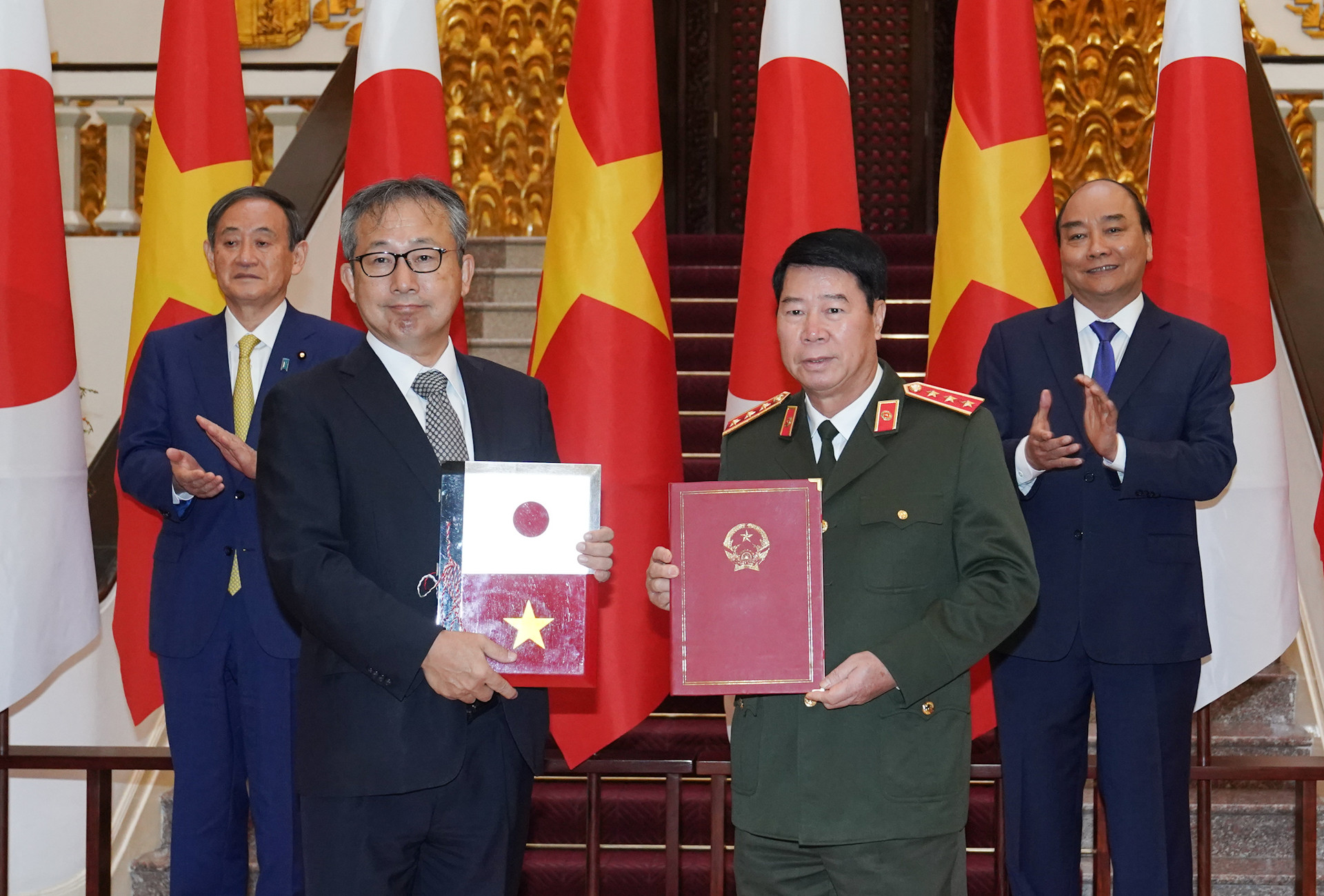 Việt Nam - Nhật Bản trao đổi 12 văn kiện hợp tác trị giá gần 4 tỷ USD - Ảnh 2.
