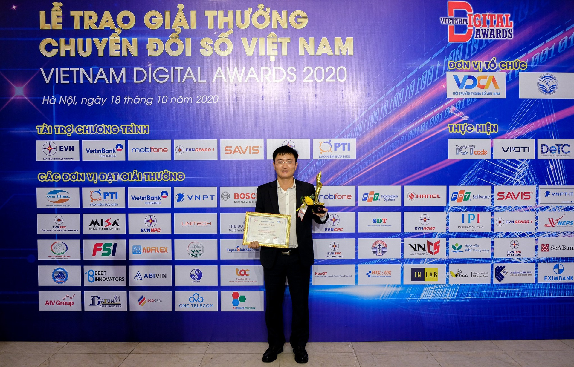 FPT IS lập “hat-trick” với 3 sản phẩm đạt Giải thưởng Chuyển đổi số Việt Nam năm 2020 - Ảnh 2.
