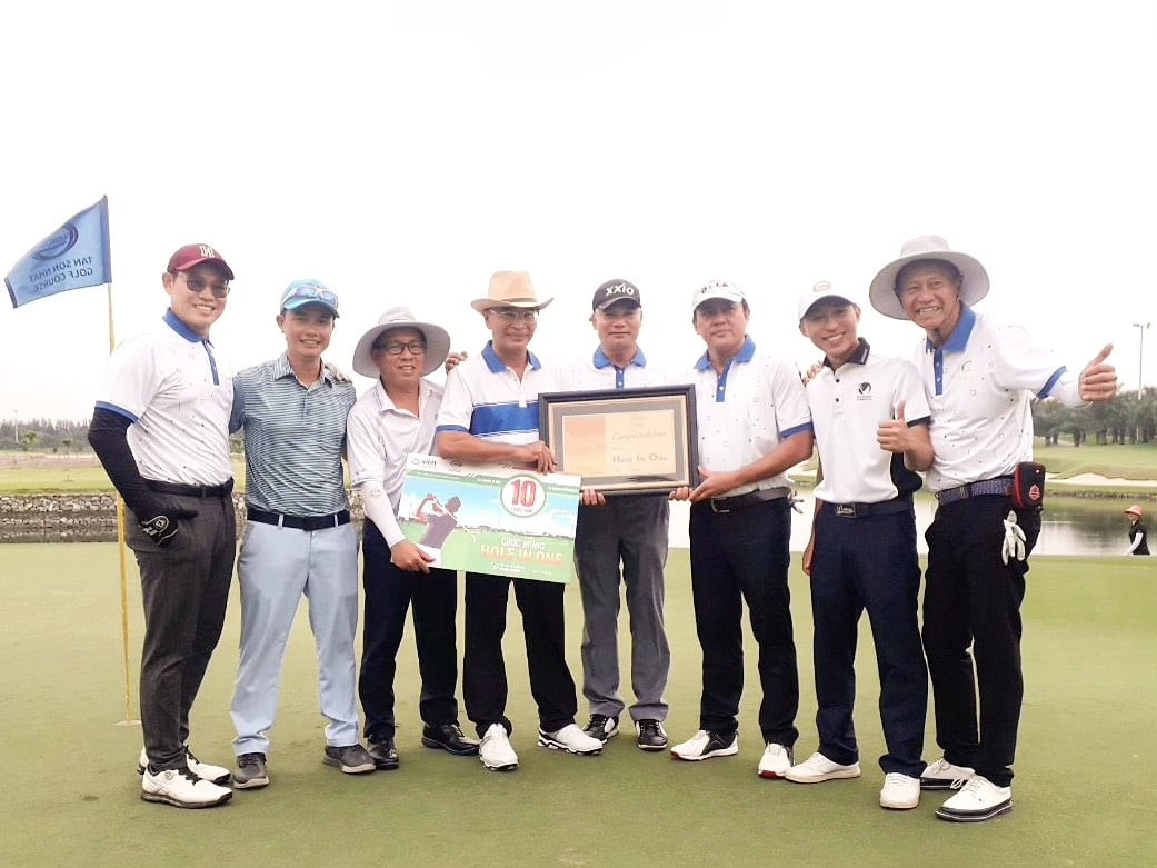 Golfer Trần Quang Huy ghi HIO tại vòng Chung kết giải Tan Son Nhat Golf Course Championship 2020 - Ảnh 1.