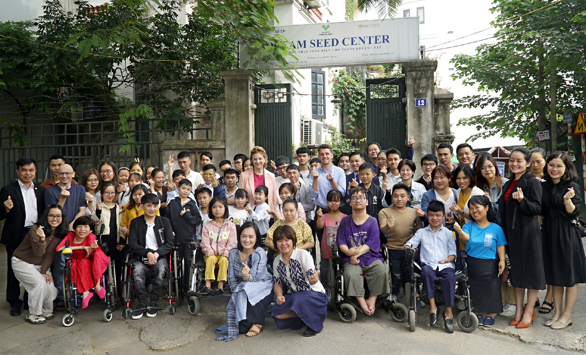 Hỗ trợ tiếp cận công nghệ số cho người khuyết tật- Để không ai bị bỏ lại phía sau - Ảnh 1.