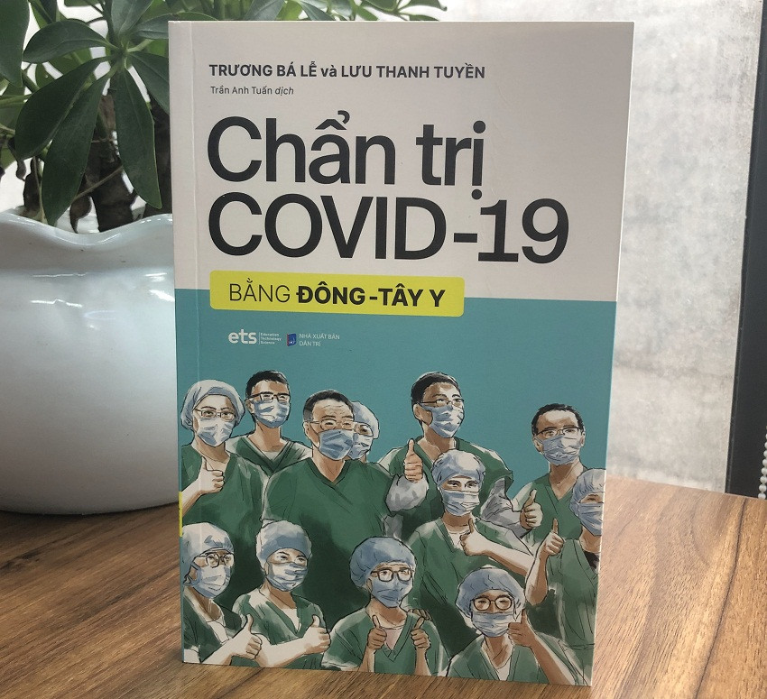 Ra mắt 2 cuốn sách dành cho các chuyên gia y tế để Chẩn trị Covid-19 - Ảnh 2.