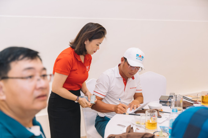 SAM Tuyền Lâm Golf & Resort trao tặng hơn 200 triệu ủng hộ đồng bào miền Trung - Ảnh 1.