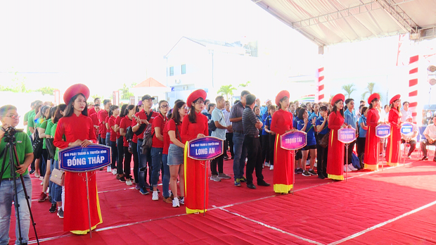 ĐÀI PHÁT THANH VÀ TRUYỀN HÌNH TRÀ VINH ĐĂNG CAI: HỘI THAO - GIAO LƯU VĂN NGHỆ CỤM THI ĐUA SỐ 8 NGÀNH PHÁT THANH, TRUYỀN HÌNH - Ảnh 2.