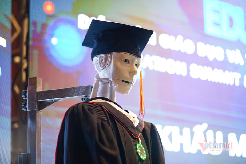 Robot Make in Vietnam biết lẩy Kiều, đọc thơ, giải toán - Ảnh 10.