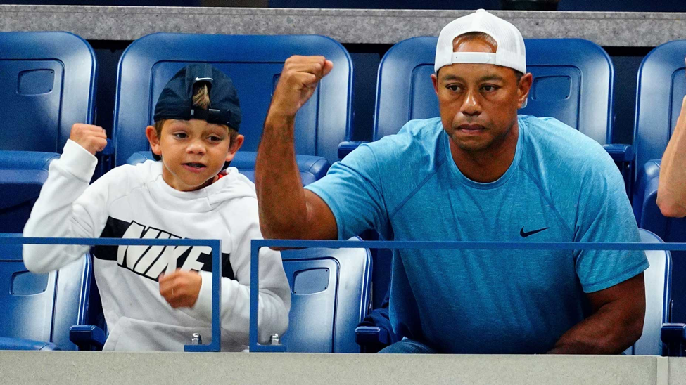 Con trai Tiger Woods gây bất ngờ với khả năng swing điêu luyện - Ảnh 1.