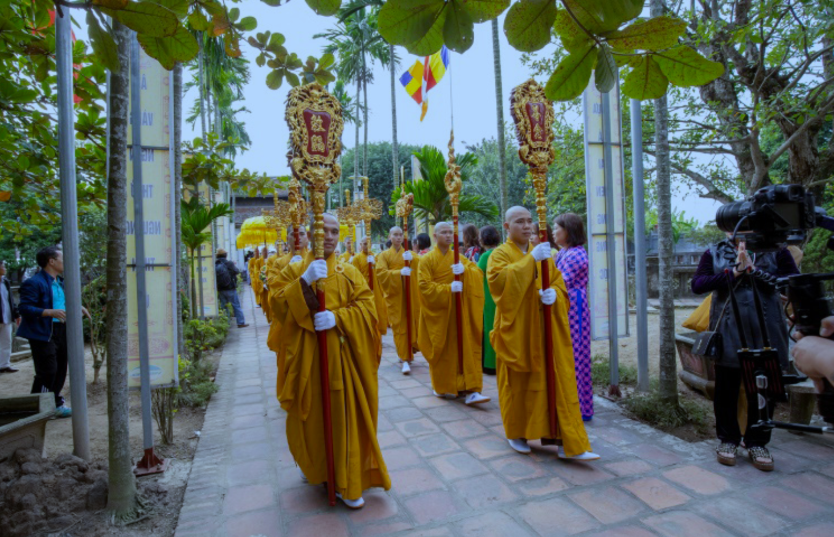 Lễ cung rước và an vị tượng Phật Hoàng Trần Nhân Tông - Ảnh 1.