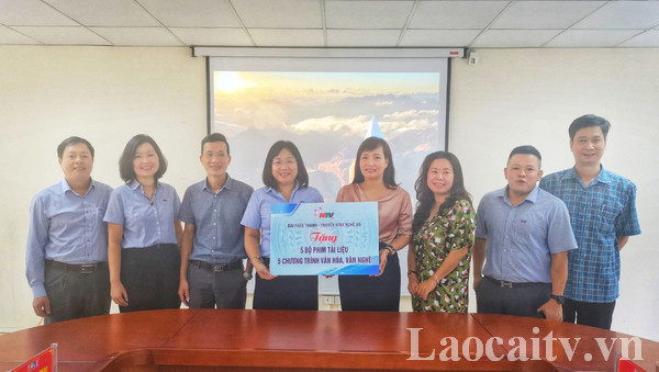 Chia sẻ kinh nghiệm tự chủ tài chính giữa Đài Phát thanh và truyền hình Lào Cai với Đài Phát thanh và truyền hình Nghệ An - Ảnh 2.