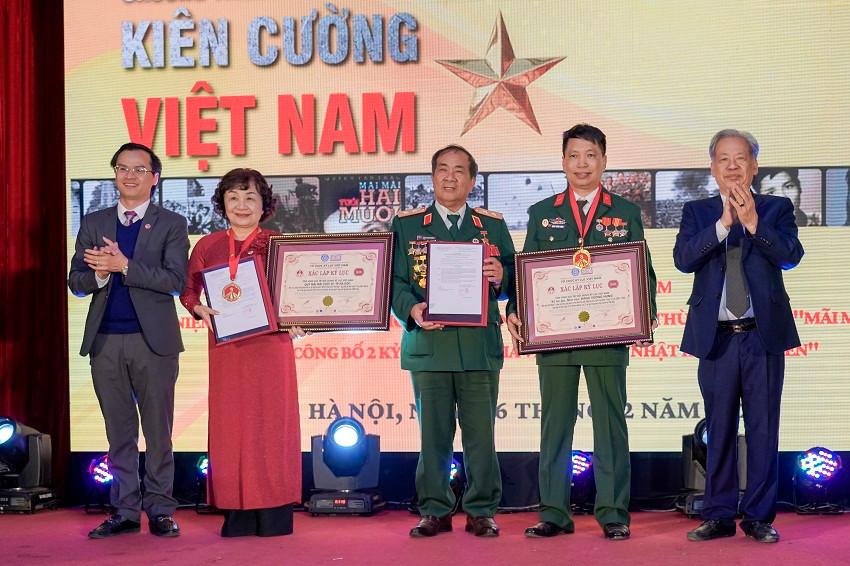 Kỷ lục Việt Nam tôn vinh Bộ sách “Nhật ký thời chiến Việt Nam” - Ảnh 2.
