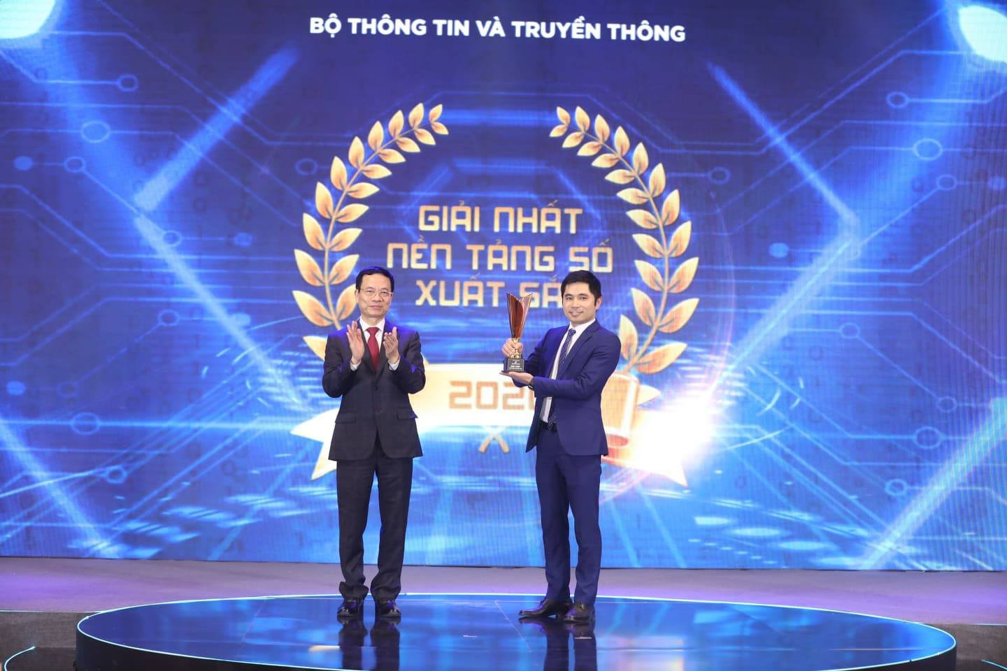 akaBot đạt giải nhất ở hạng mục Sản phẩm số xuất sắc của Giải thưởng Sản phẩm công nghệ số Make in Viet Nam.