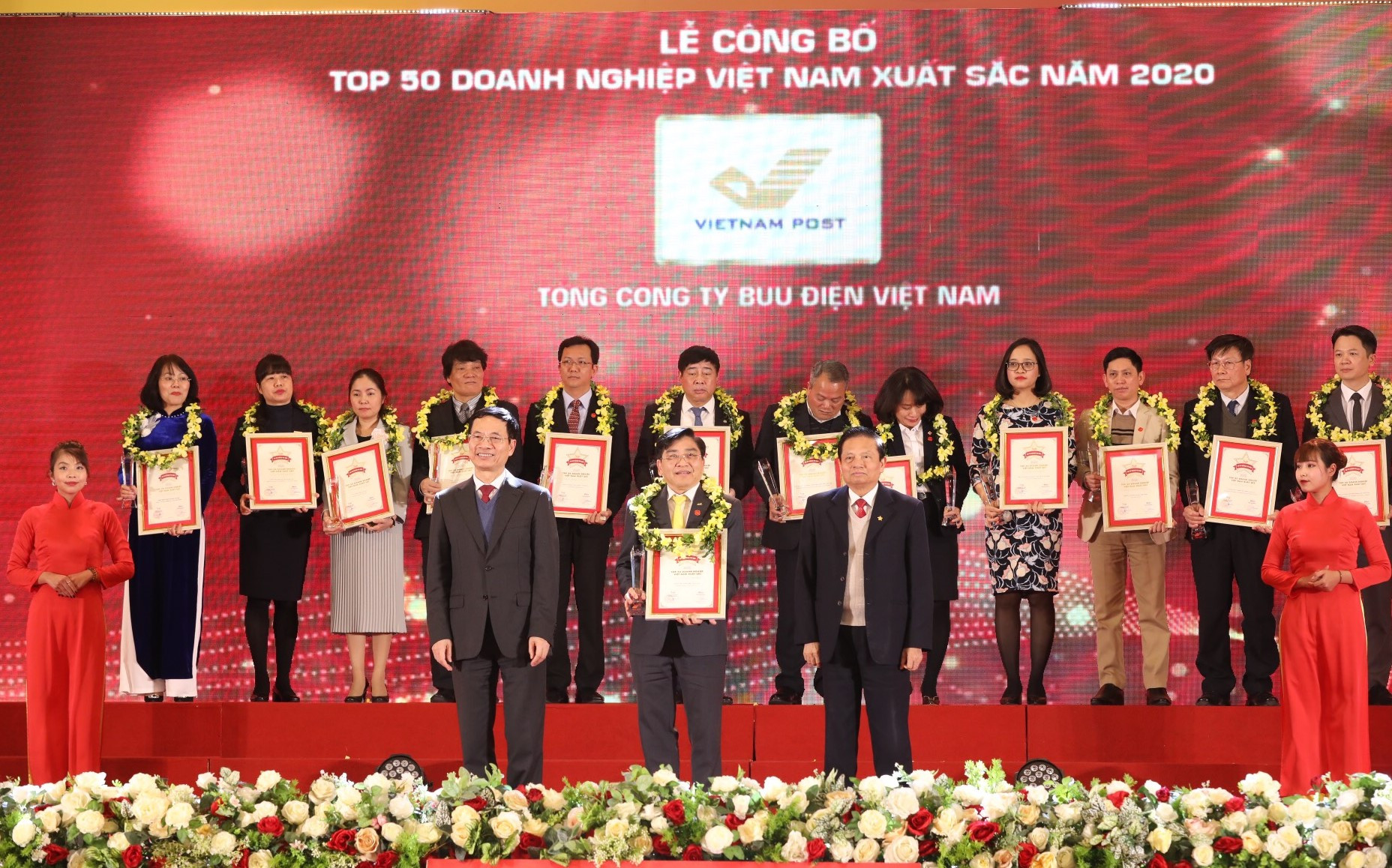 Bưu điện lọt top 50 doanh nghiệp xuất sắc nhất Việt Nam - Ảnh 1.