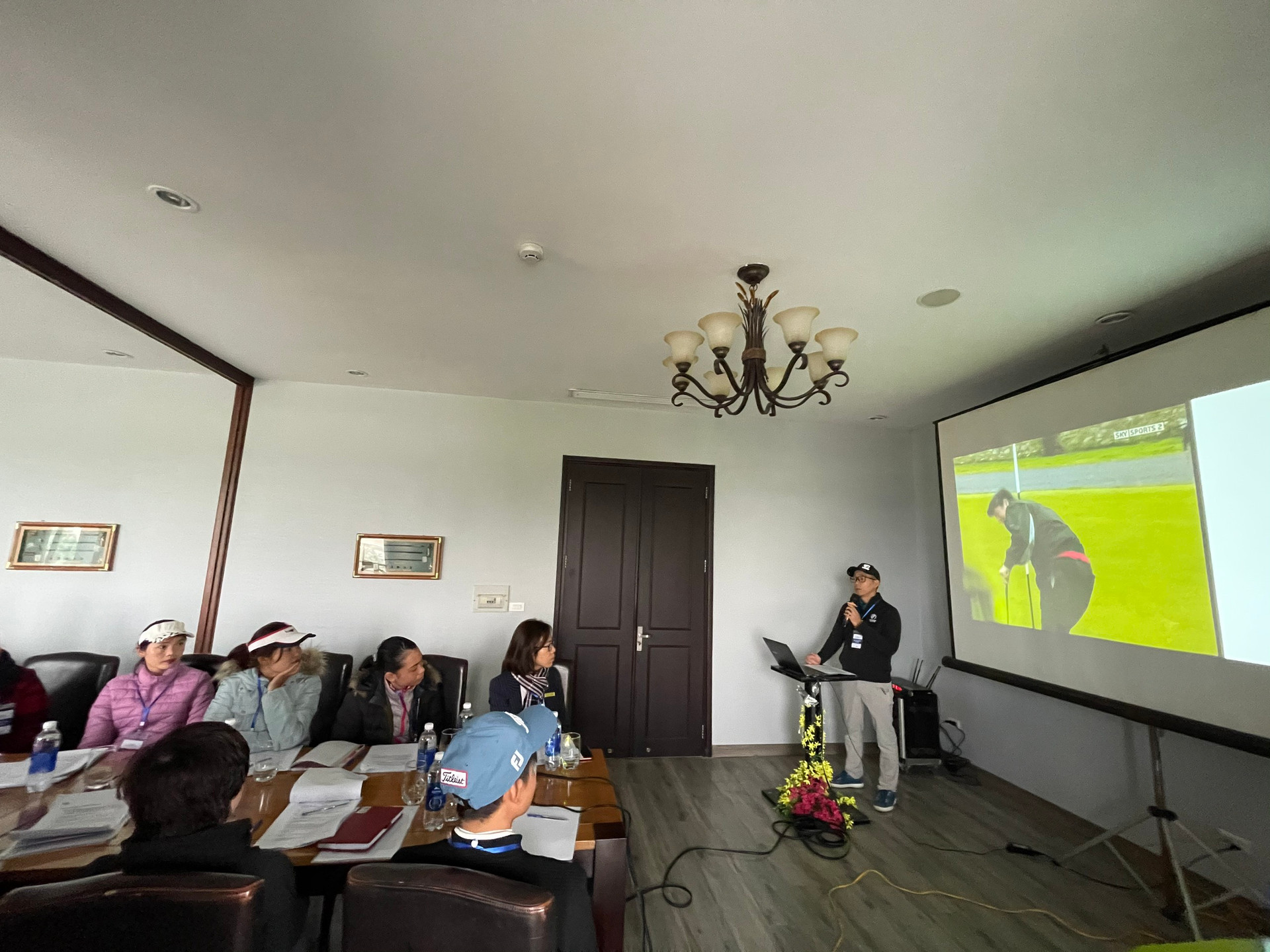 Hội đồng trọng tài golf Quốc gia khai giảng lớp đào tạo luật golf đầu tiên trong năm 2021. - Ảnh 1.