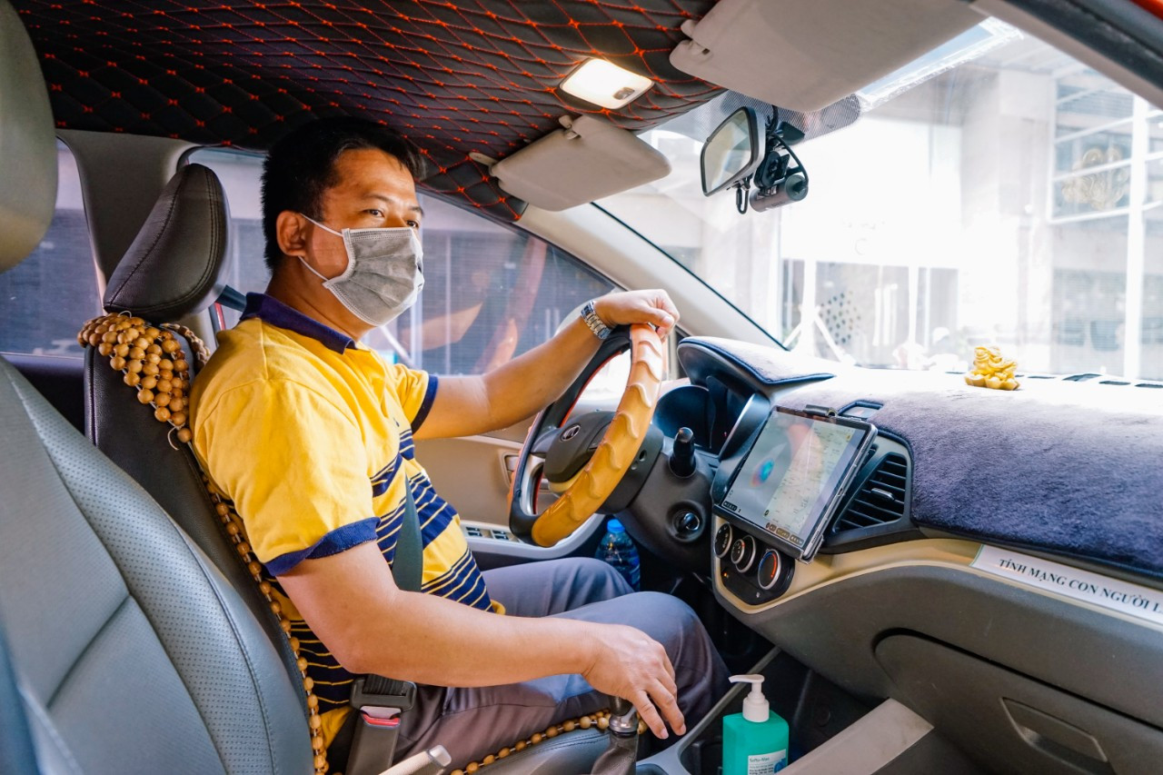 Ứng phó Covid-19, ứng dụng gọi xe Be bắt buộc tất cả tài xế khử khuẩn xe hàng ngày - Ảnh 1.