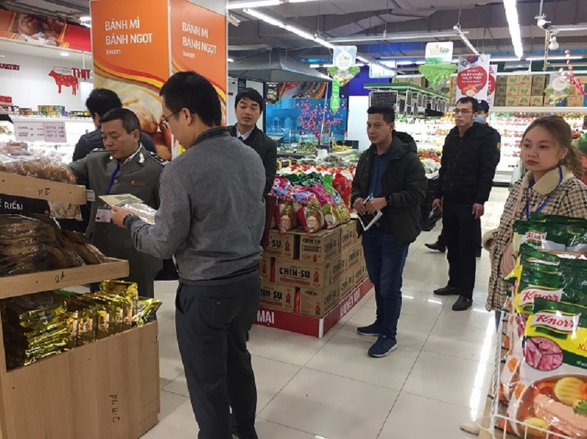 Lạng Sơn: Ra quân kiểm tra liên ngành về bảo đảm an toàn thực phẩm trong dịp Tết Nguyên đán 2021 - Ảnh 2.