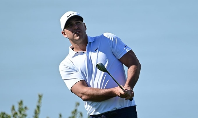 Brooks Koepka bẻ gãy 2 bộ gậy sắt trước khi vô địch Phoenix Open - Ảnh 1.