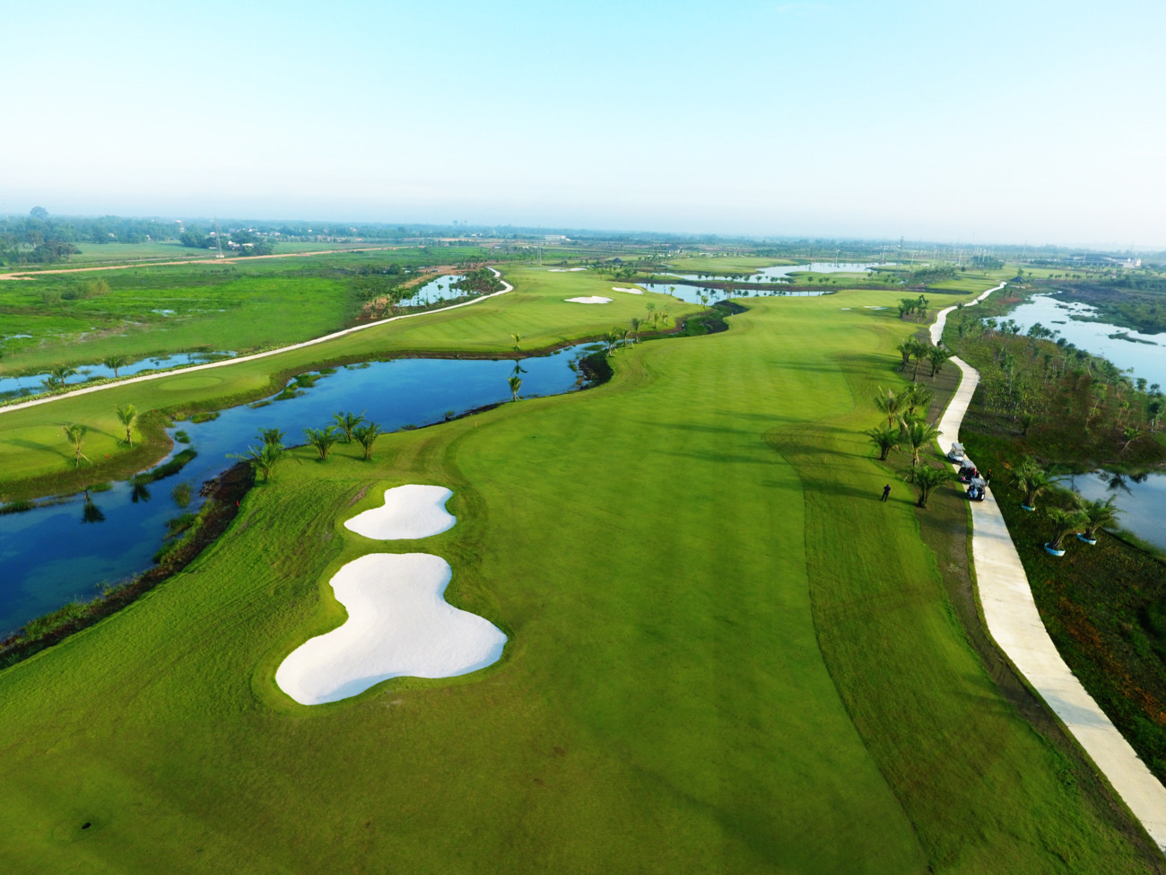 West Lakes Golf & Villas: Vẻ đẹp cùng thách thức song hành - Ảnh 2.