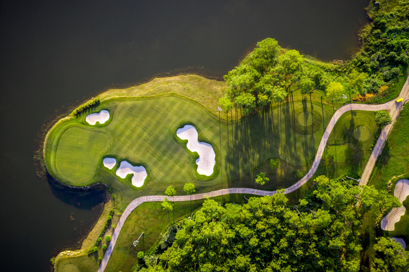 Tràng An Golf & Country Club: Sân golf “đẹp như trong tranh” tại Ninh Bình - Ảnh 1.