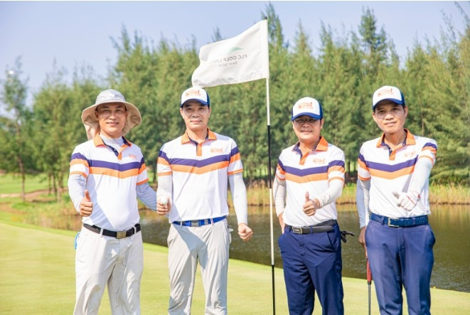 FLCHomes trao thưởng giải HIO 10 tỷ đồng cho golfer Nguyễn Thanh Anh - Ảnh 2.