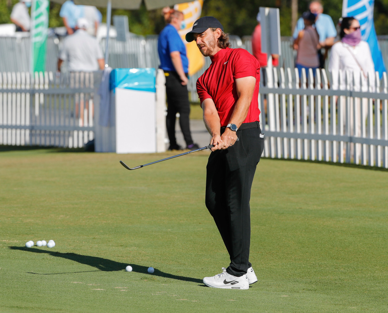 Golfer thế giới mặc đồ đỏ để tri ân Tiger Woods - Ảnh 3.