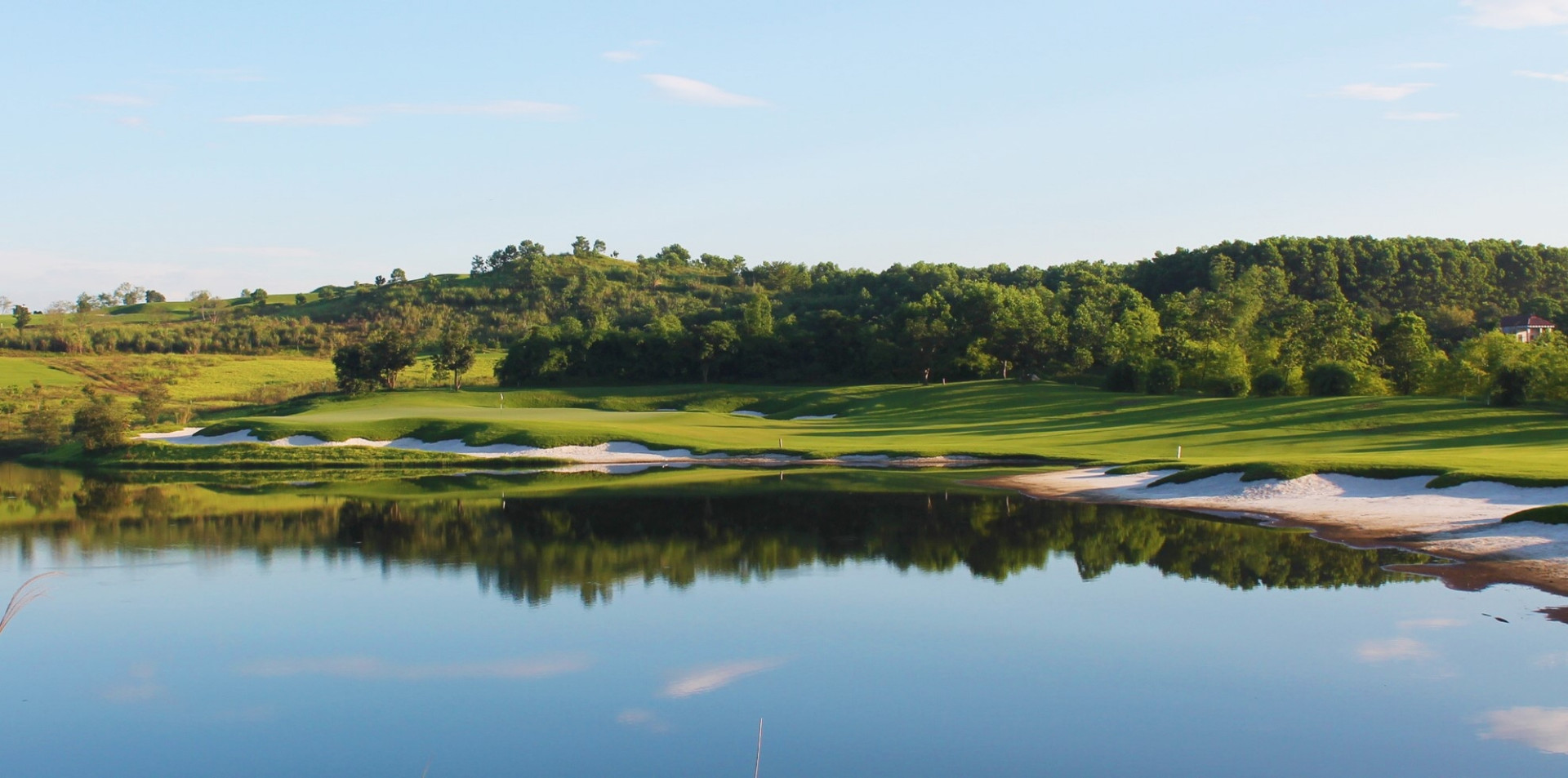 Sky Lake Resort & Golf Club: Sân golf 36 hố hàng đầu miền Bắc - Ảnh 2.