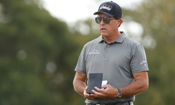 Phil Mickelson lần đầu tiên rớt khỏi Top 100 thế giời kể từ 1993 - Ảnh 1.