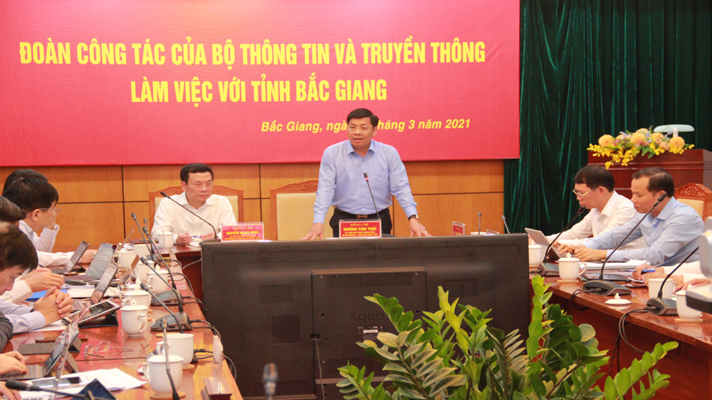 Bộ trưởng TT&TT Nguyễn Mạnh Hùng: Sẽ hỗ trợ Bắc Giang đi đầu về chuyển đổi số - Ảnh 2.