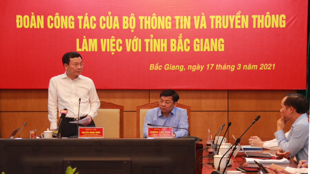 Bộ trưởng TT&TT Nguyễn Mạnh Hùng: Sẽ hỗ trợ Bắc Giang đi đầu về chuyển đổi số - Ảnh 3.