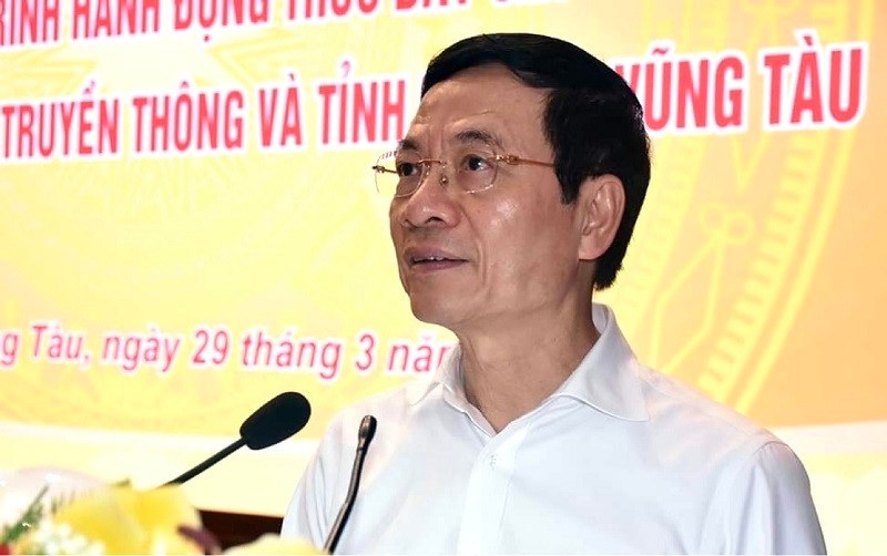 Bộ trưởng Nguyễn Mạnh Hùng giải đáp những câu hỏi then chốt về chuyển đổi số - Ảnh 2.